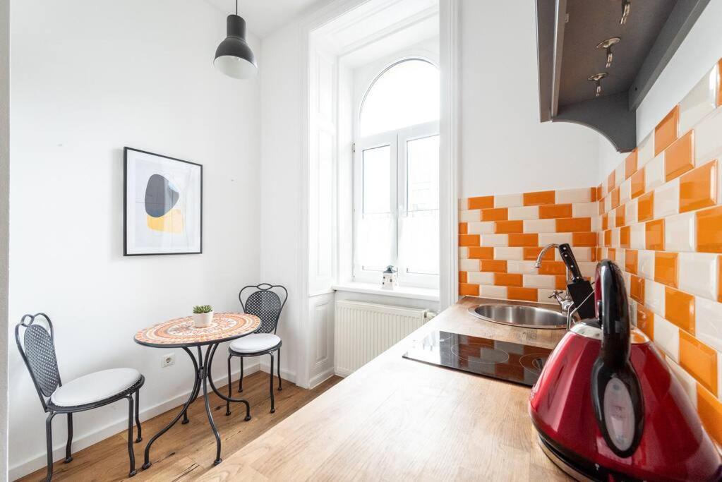 Lite 1br Near Metro & Center By Hm Appartement